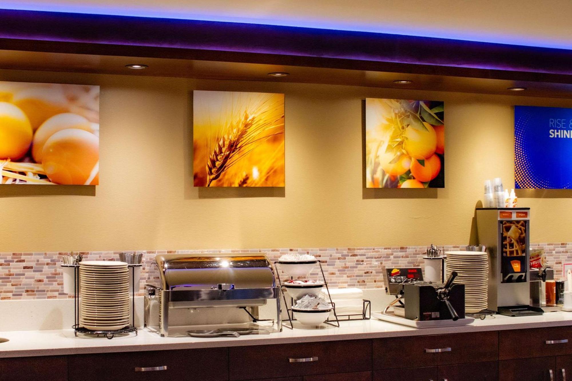 Comfort Inn & Suites Vancouver Downtown City Center Buitenkant foto